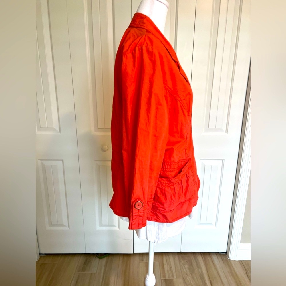 Chico’s 2 button light jacket with dual side pockets